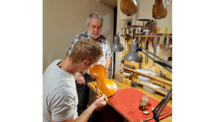 Vijoļu būvēšana darbnīcā